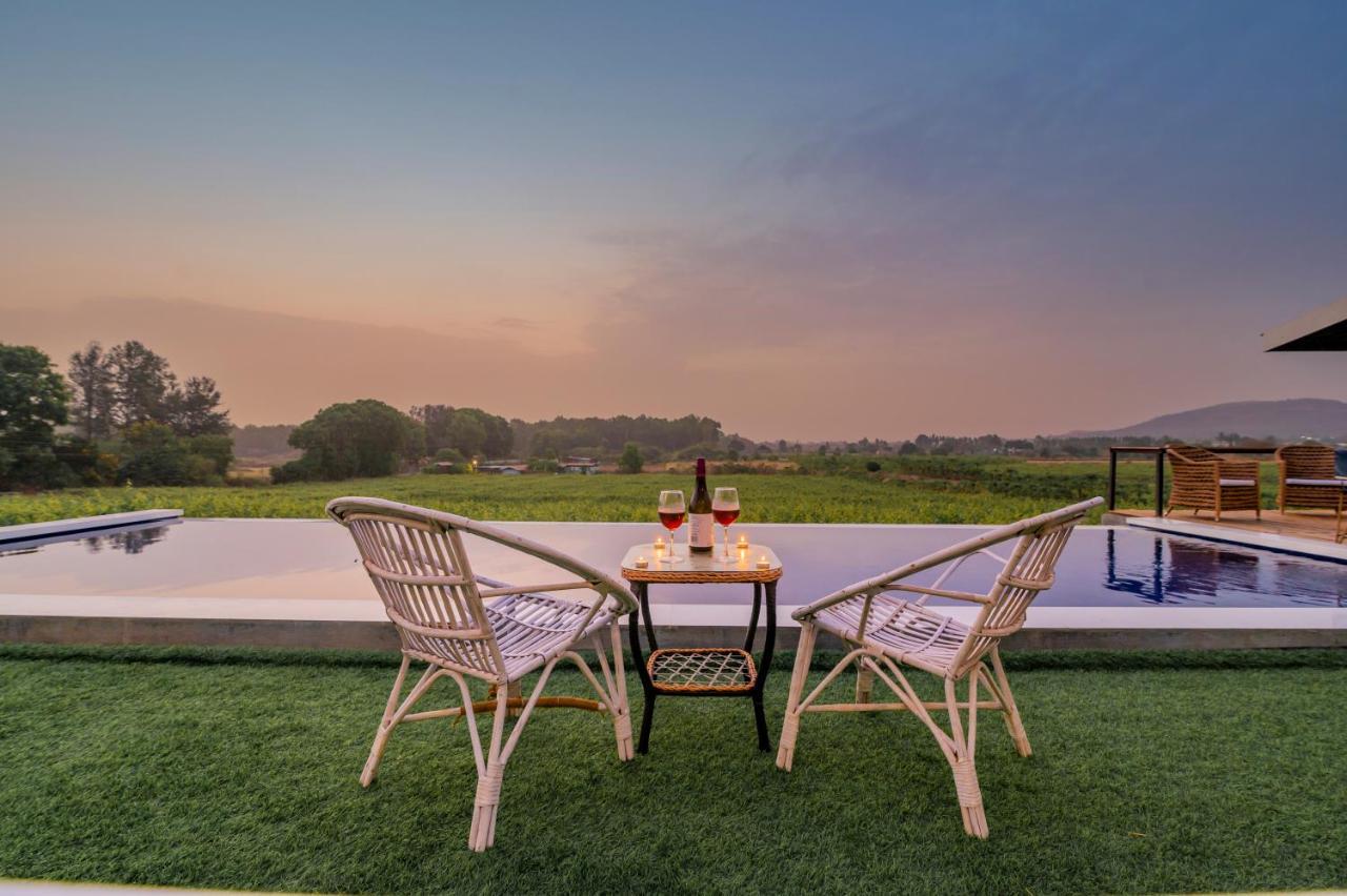 Saffronstays Onellaa, Nashik - Infinity Pool Villa Surrounded By A Vineyard Exterior photo