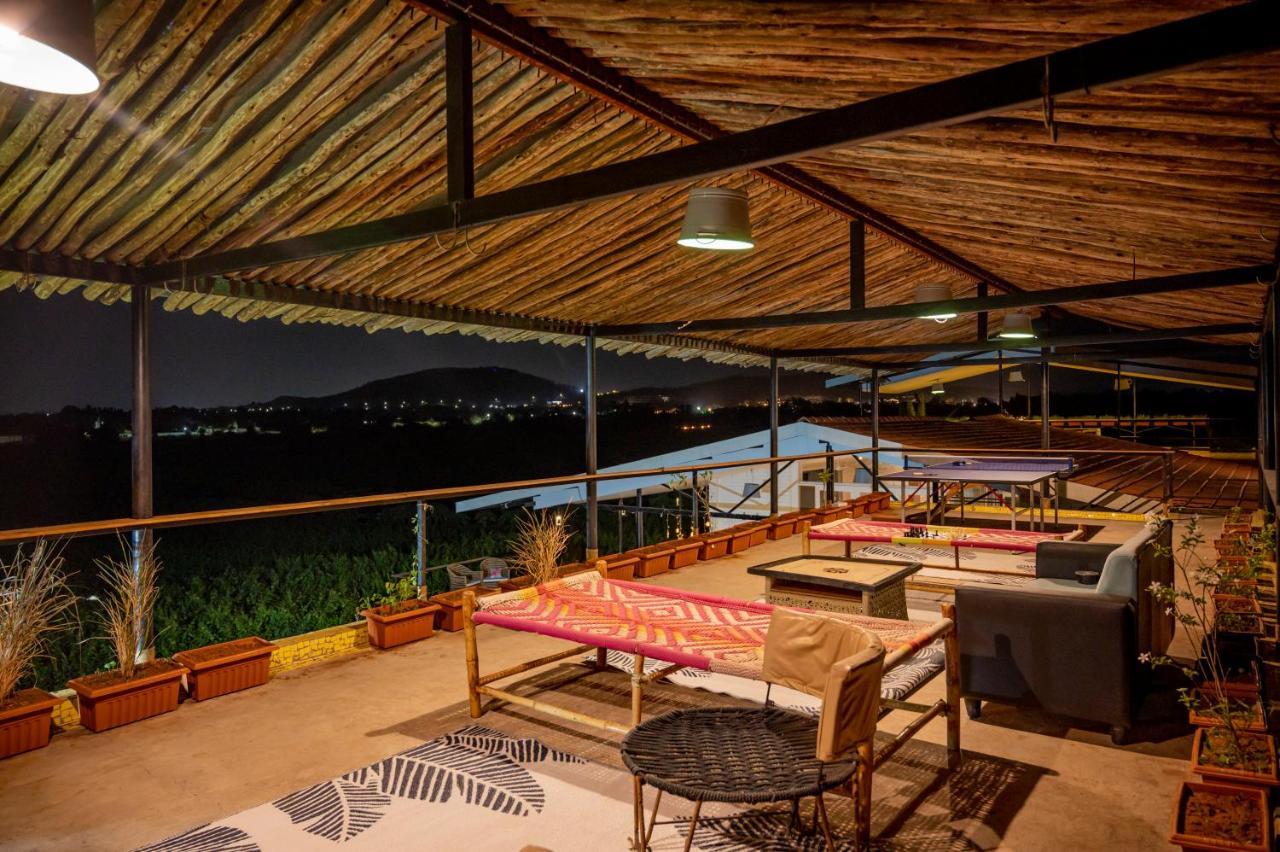 Saffronstays Onellaa, Nashik - Infinity Pool Villa Surrounded By A Vineyard Exterior photo